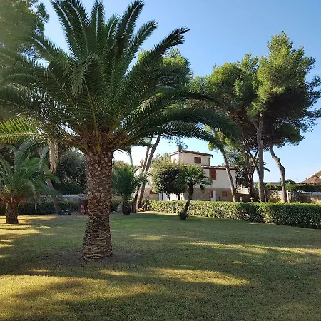 Villa Greg Stupenda Location Sulla Spiaggia Con Accesso Diretto Al Mare Terracina Exterior photo