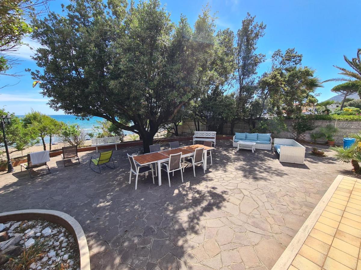Villa Greg Stupenda Location Sulla Con Accesso Diretto Al Mare Terracina
